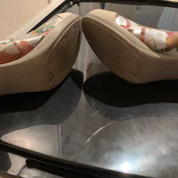Wanda Panda Leather Floral Pumps Rubber Sole & Heel Ice (Off white/floral) Sz 39 - Picture 6 of 8